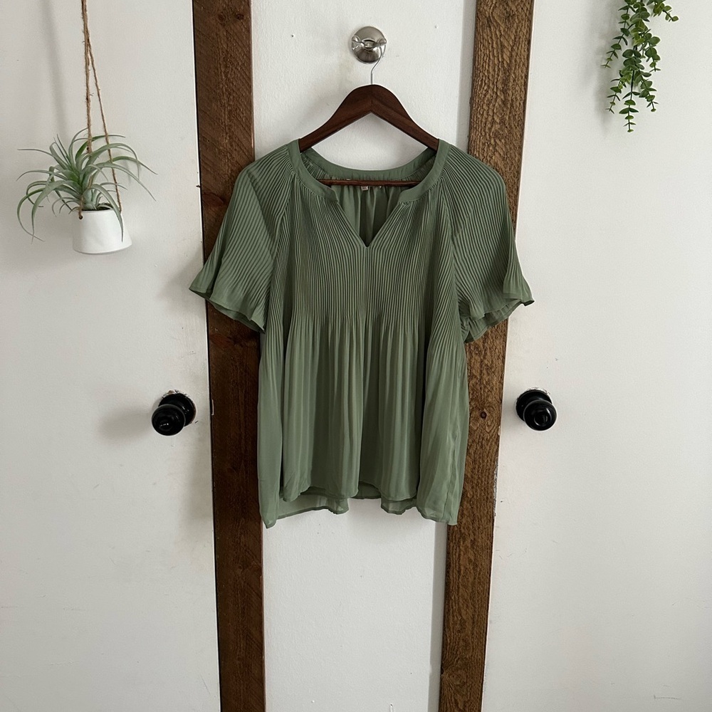 Cracker Barrel Boutique Sage Green Pleated Women's Blouse Size Small - Picture 6 of 16
